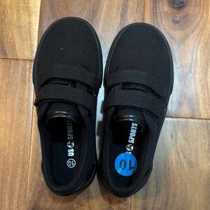 Black Velcro sneakers — size 10 kids